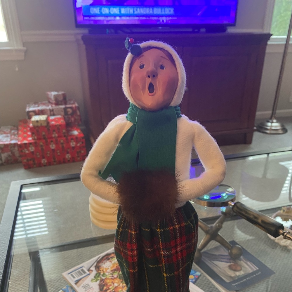 Byers Choice Caroler, Women Caroler